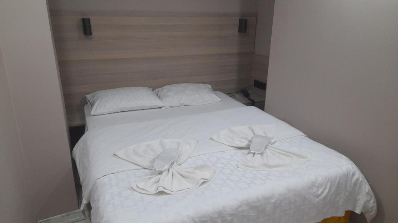 Moon Hotel Sirinevler Istanboel Buitenkant foto