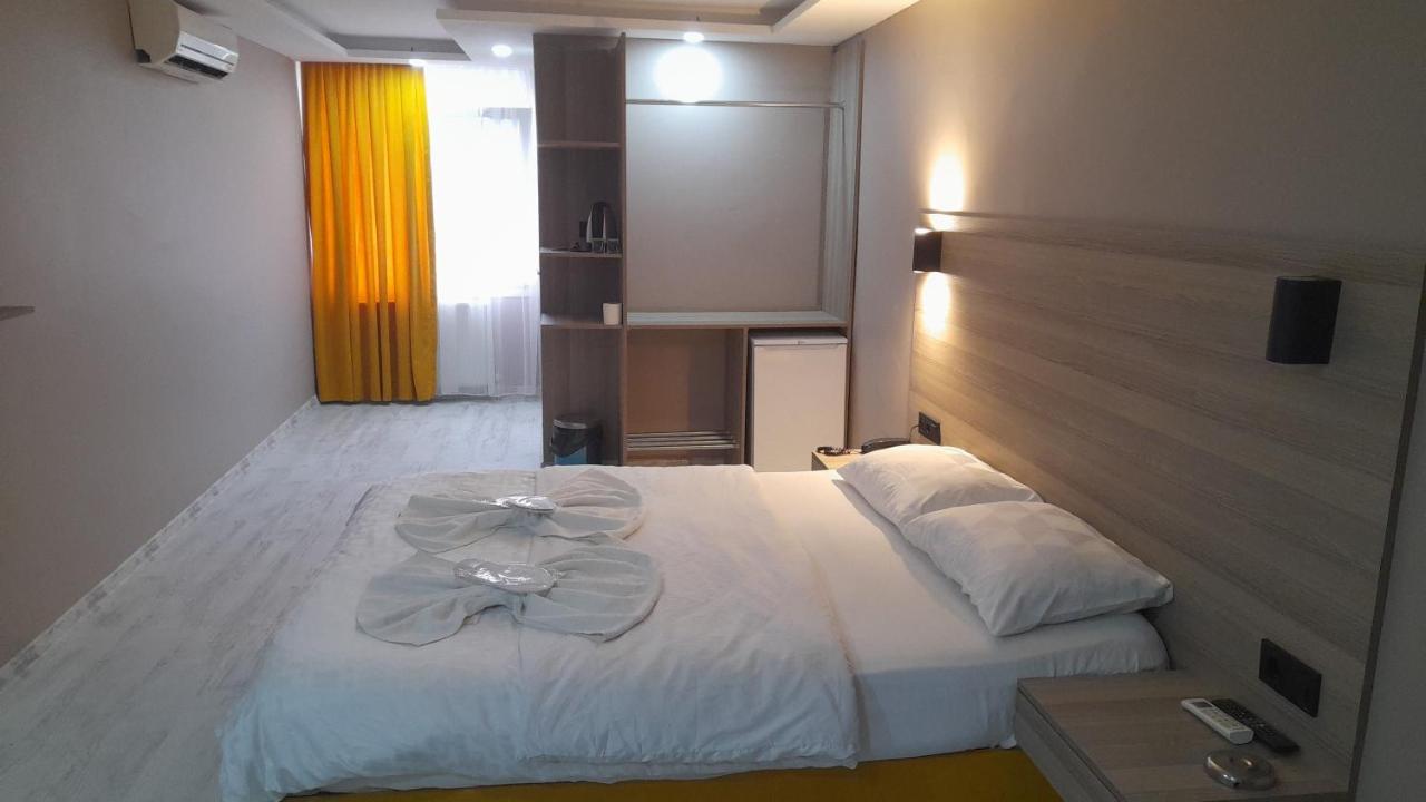 Moon Hotel Sirinevler Istanboel Buitenkant foto