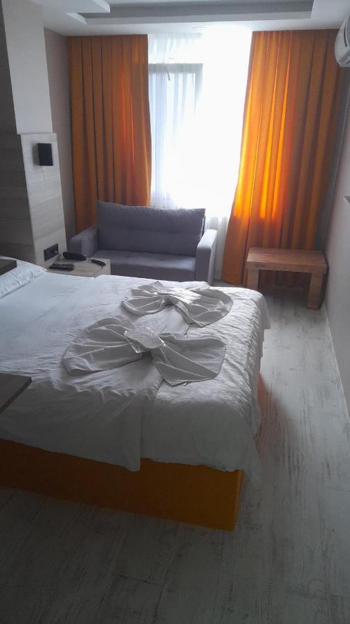 Moon Hotel Sirinevler Istanboel Buitenkant foto